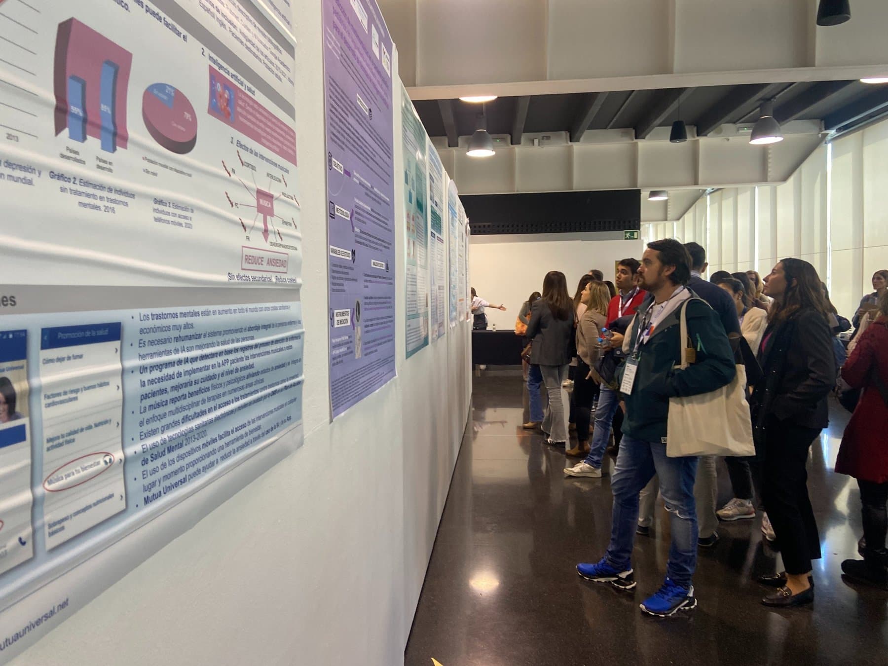 Zona de exposición de pósteres